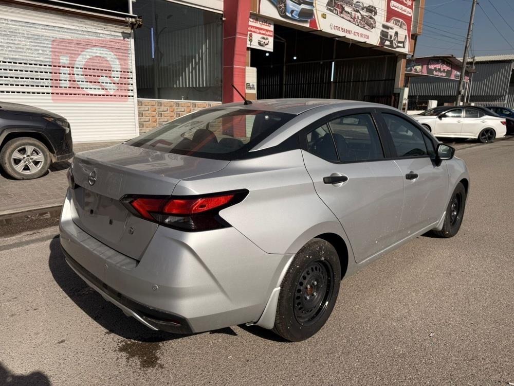 نيسان فيرسا